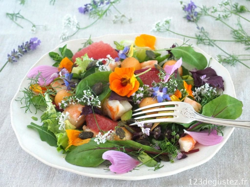 salade de fleurs et herbes