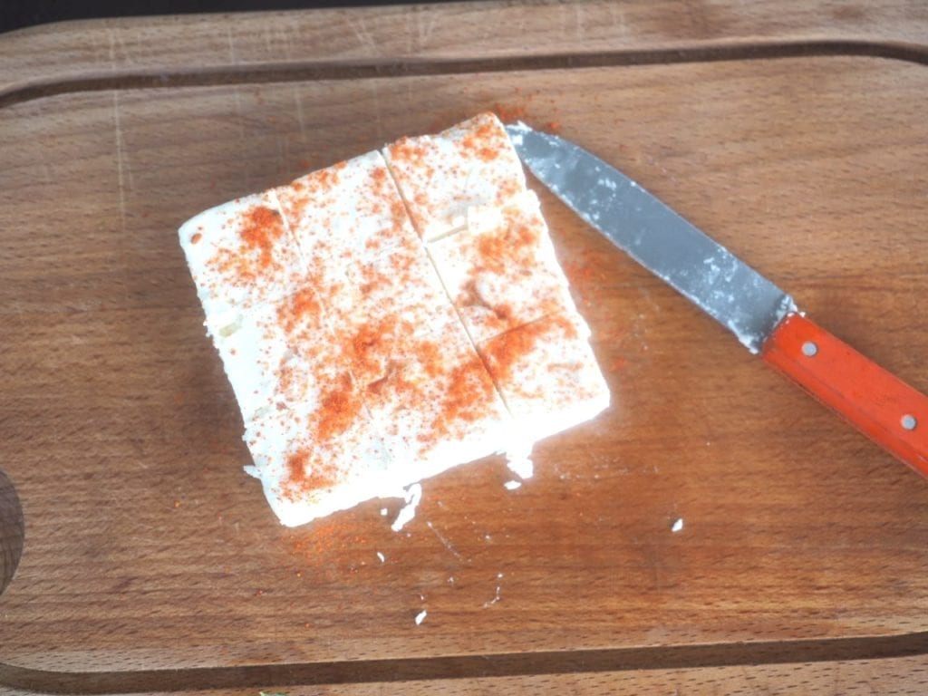 féta en papillote de feuilles de vigne