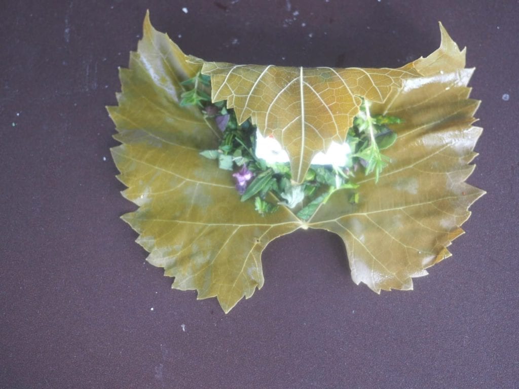 féta en papillote de feuilles de vigne