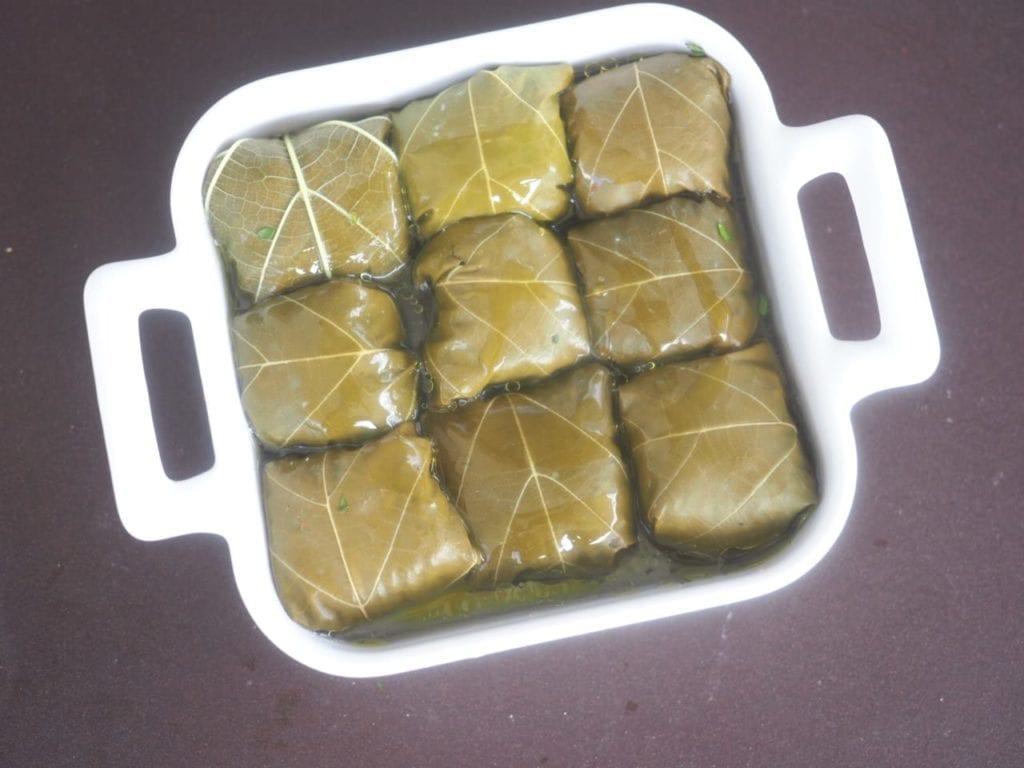 féta en papillote de feuilles de vigne