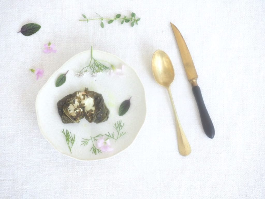 féta en papillote de feuilles de vigne