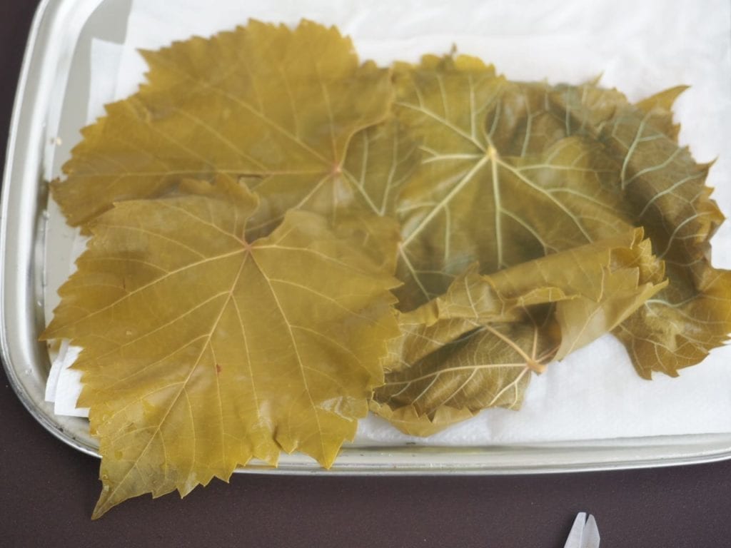 féta en papillote de feuilles de vigne