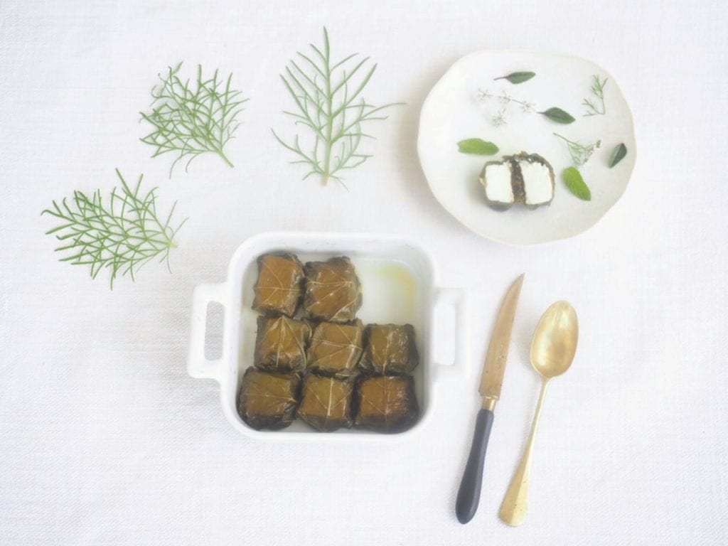 féta en papillote de feuilles de vigne