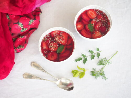Soupe de fraises légère à l’hibiscus