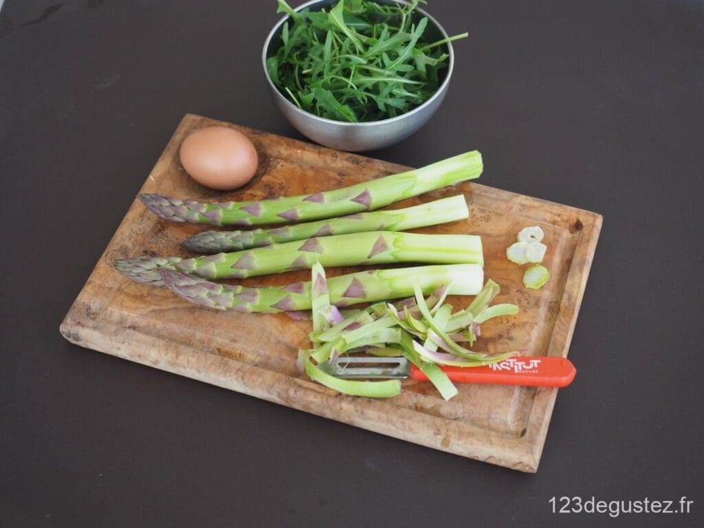 asperges sauce roquette