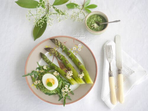 asperges sauce roquette
